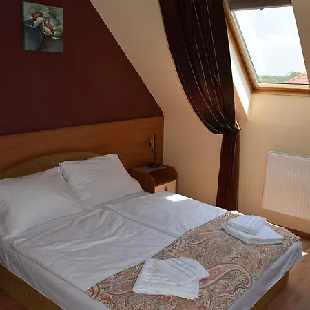 Natural Panzio غيور